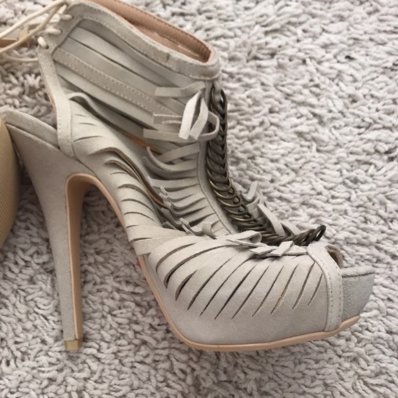 Lights taupe leather fringe booties with peep toe - Picture 3 of 9